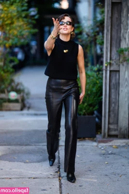 Zoey Deutch [ zoey-deutch-1 ] - Boom boom boom  here to serve you