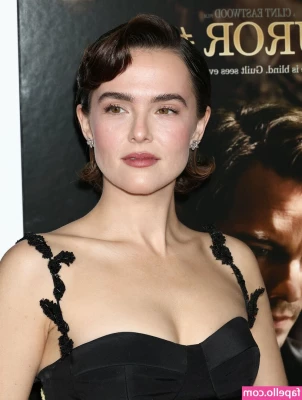 Zoey Deutch [ zoey-deutch-1 ] - Biceps and Triceps from 2015. Looking back you can just see how much