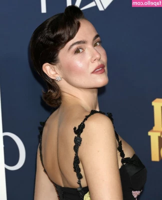 Zoey Deutch [ zoey-deutch-1 ] - Live streaming at 5 PM pst. This evening! come join❤️