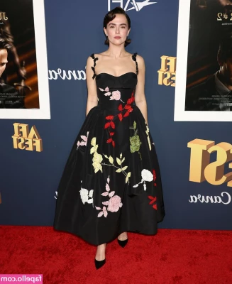 Zoey Deutch [ zoey-deutch-1 ] - my date for the evening
