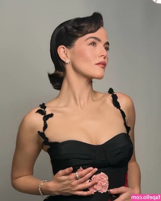 Zoey Deutch [ zoey-deutch-1 ] - Front or back boys      Btw   I m completely vers  I love fucking a