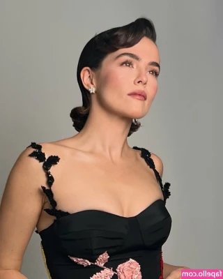 Zoey Deutch [ zoey-deutch-1 ] - PP? owo