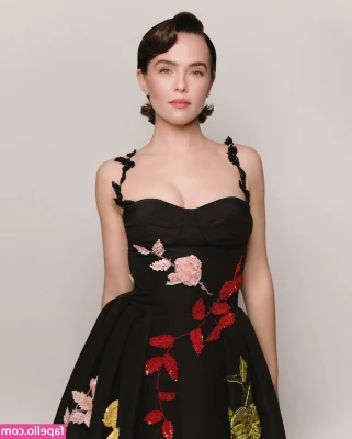 Zoey Deutch [ zoey-deutch-1 ] - What are you looking at