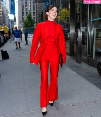 Zoey Deutch [ zoey-deutch-1 ] - Good morning my love 😯 how are you? I woke up very horny, I'm