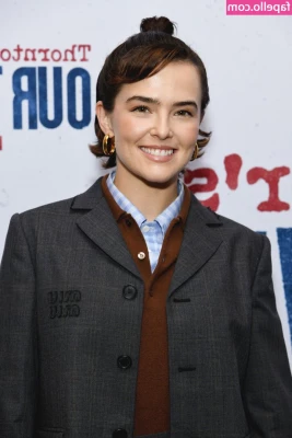 Zoey Deutch [ zoey-deutch-1 ] - New post today