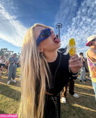 Ava Max [ ava-max ] - Hands up if you like my titties... 😂
