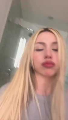 Ava Max [ ava-max ] - 🎄🎈🎉2️⃣2️⃣🎉🎈🎄