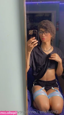 ivyevescarlet - Sub to my VIP page @thicccchiccc420 so you don’t have to see daily