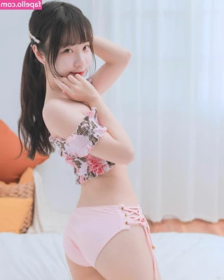 Kexuanw - Quien quiera la foto sin la mano que me escriba al chat y se la
