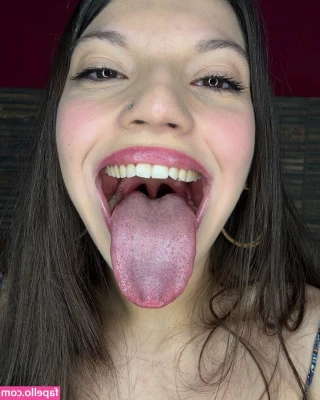 Long Tongue Fetish [ long-tongue-fetish ] - Just waking up