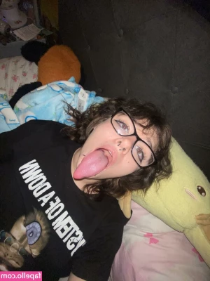 Long Tongue Fetish [ long-tongue-fetish ] - Still waiting for the day I get to cruise with a hot guy in the gym