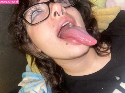 Long Tongue Fetish [ long-tongue-fetish ] - happy sunday love     feliz domingo amor