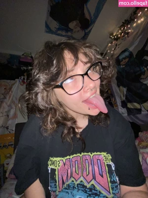 Long Tongue Fetish [ long-tongue-fetish ] - Hi everyone. I just wanted to let you all know that for some reason