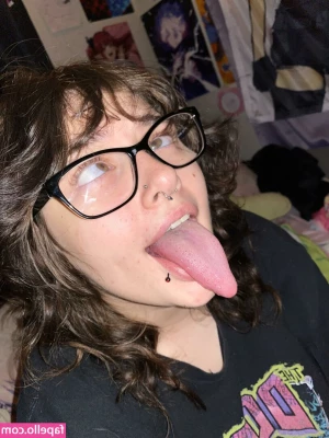 Long Tongue Fetish [ long-tongue-fetish ] - Watch me spread my pretty pussy wide open for you  Get up close and