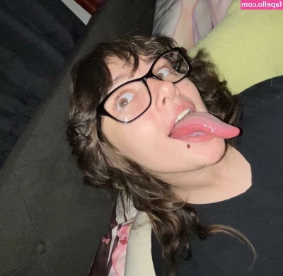 Long Tongue Fetish [ long-tongue-fetish ] - Te gustaría tocar mi enorme verga