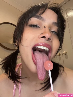 Long Tongue Fetish [ long-tongue-fetish ] - ight it's time again ! bare nips out ! first 50 of u horny biches to