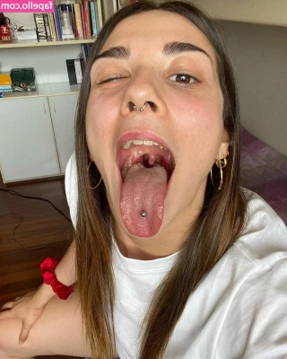 Long Tongue Fetish [ long-tongue-fetish ] - Let s be lazy today ok