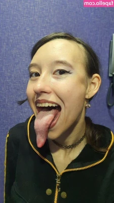 Long Tongue Fetish [ long-tongue-fetish ] - in the mood to suck something tonight