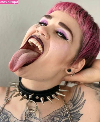 Long Tongue Fetish [ long-tongue-fetish ] - Have a peachy day