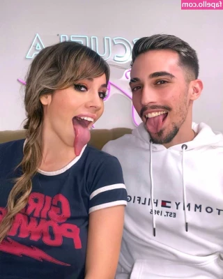 Long Tongue Fetish [ long-tongue-fetish ] - i m so yummy
