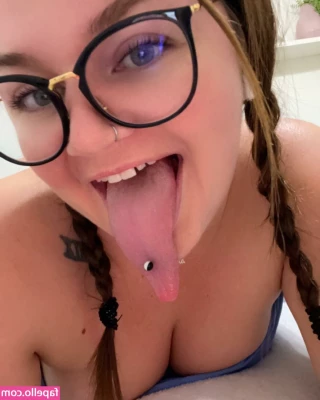 Long Tongue Fetish [ long-tongue-fetish ] - Going be late today, car won't start.....help me....