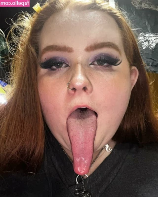 Long Tongue Fetish [ long-tongue-fetish ] - Cheeky part 1
