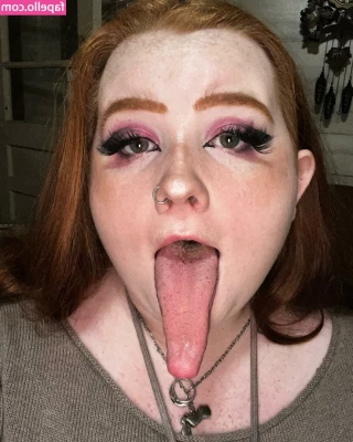 Long Tongue Fetish [ long-tongue-fetish ] - Now for some nipple teasing  Snow White likes to have her nipples