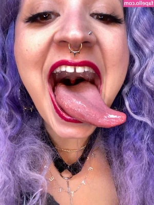 Long Tongue Fetish [ long-tongue-fetish ] - I was all Cozy todaii 🖤🤍 😈
