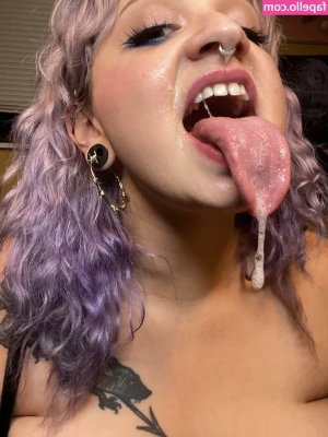 Long Tongue Fetish [ long-tongue-fetish ] - FREE BBW TEASERS  https onlyfans com queenkayxoxfree    Pu y