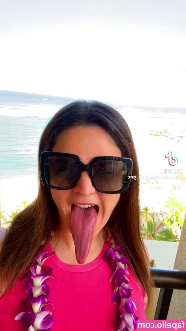 Long Tongue Fetish [ long-tongue-fetish ] - Bali tings