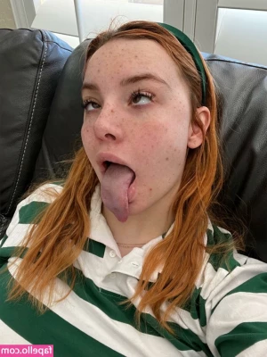 Long Tongue Fetish [ long-tongue-fetish ] - Who is excited for tank tops and sundresses? 👋