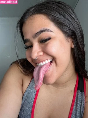 Long Tongue Fetish [ long-tongue-fetish ] - Come over and take the rest of this off