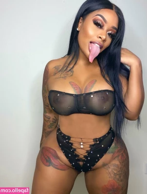 Long Tongue Fetish [ long-tongue-fetish ] - Hey cutie go see what I sent ya 🥵🥵