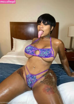 Long Tongue Fetish [ long-tongue-fetish ] - SHOWER TIME   Wanna come with mee