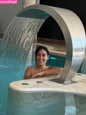 Josephine Jobert [ josephine-jobert ] - Happy Friday