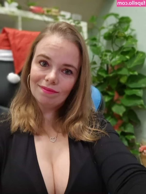 deadssandra - Msg me if you d prefer me Naked