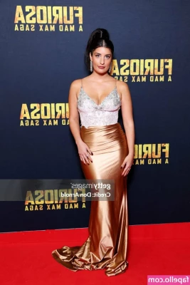 Jessica Marchi [ jessica-marchi ] - Do you like me in this dress?