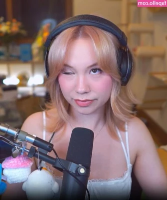 QuarterJade [ quarterjade-1 ] - peek a boo! ✨ some very rare face pics hehe
