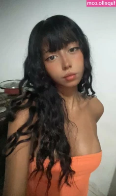 mimiesquisitinha - my favorite color is blue  it makes me look beautiful
