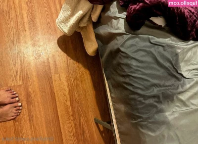 Reaka Fire [ reaka-fire ] - Who going to help me get ready for bed    and give me a late night