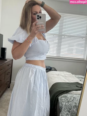 sweettart1215 - Do you like gifts and companionship? 💕👅 Then I'm ready to give
