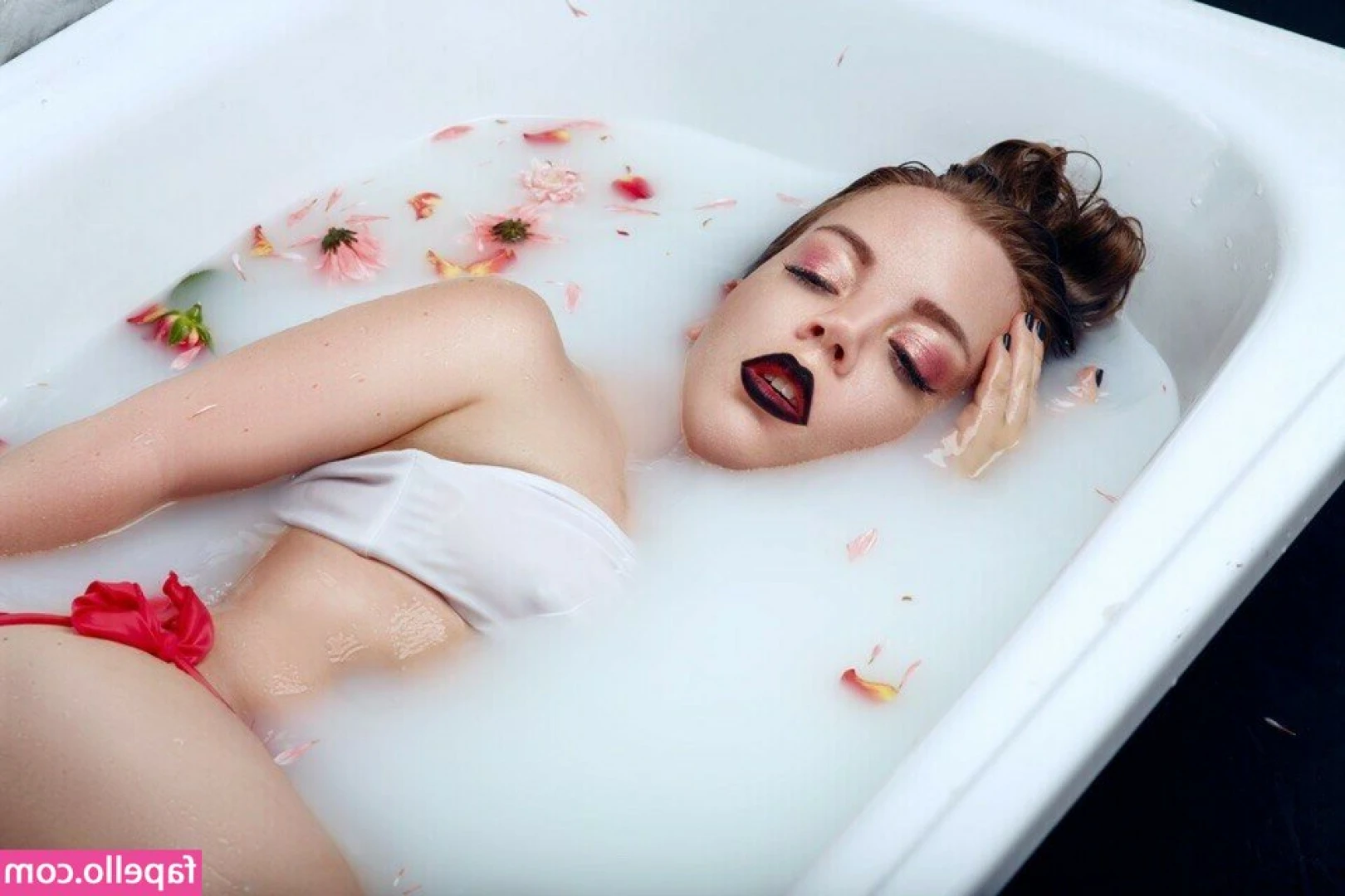 Olimpia Ivleva [ olimpia-ivleva ] - Bring out my wild side and make me take it off 😼