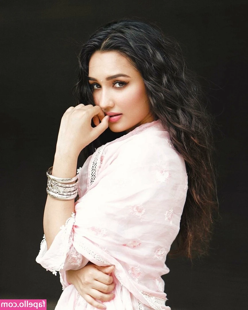 Akanksha Sharma [ akanksha-sharma ] - Love you all 🖤