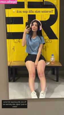 Luisa Valencia [ luisa-valencia ] - I look so good taking it in doggy