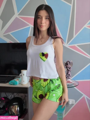 Luisa Valencia [ luisa-valencia ] - 🥵 🍆 I’m selling my favourite toy! 🥵🍆 (it’s also my