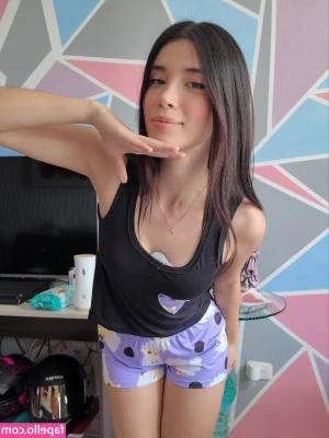 Luisa Valencia [ luisa-valencia ] - Pussy!