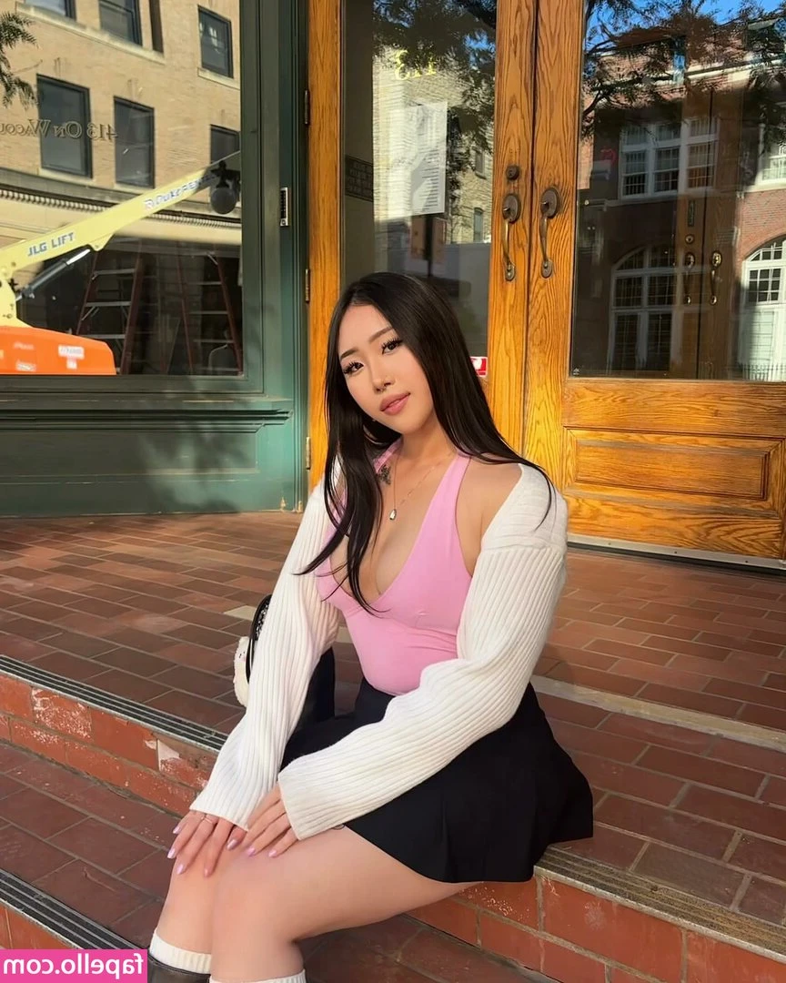 Peachykorean [ peachykorean-1 ] - Wanna help me take them off? 😈