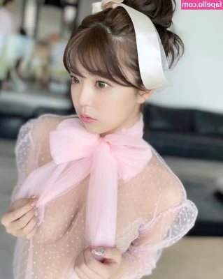 momo_burlesque [ momo-burlesque ] - *Your hugs are heavenly, but your kisses are magical *  Today you