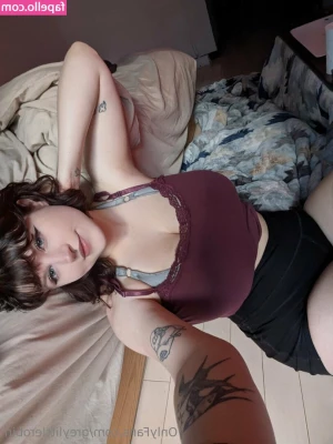 mylittlerobin [ mylittlerobin-1 ] - Would you let me sit on your face