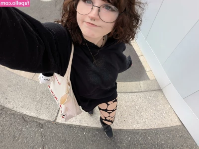 mylittlerobin [ mylittlerobin-1 ] - Off to play with my favourite slut    kittynikkiii